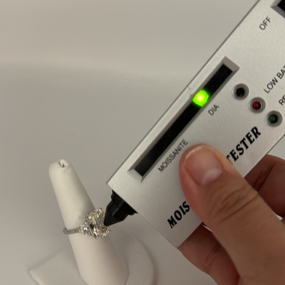 18k 5.5 Cushion Champagne Ring - Picture 10 of 12